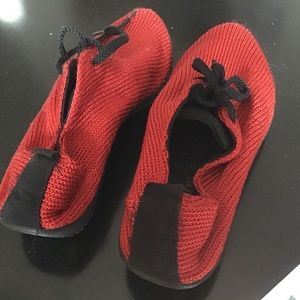Arcopedico super cute summer shoes. Great shape..40 or SZ 9 deep red like new